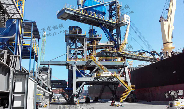 輪胎移動(dòng)尾車與裝船機(jī)連接 輪胎移動(dòng)尾車與裝船機(jī)連接